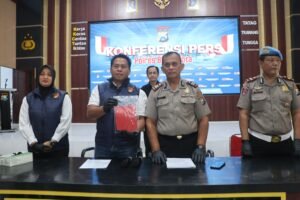 Polres Blitar Kota Amankan Tiga Tersangka Perampasan Modus Jebak Korban Lewat Aplikasi Kencan